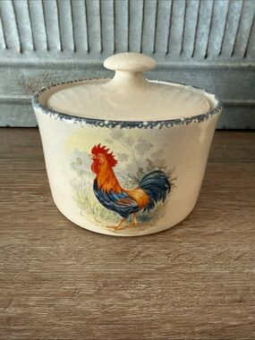 Vintage Rooster Stoneware Covered Bowl - Home and Garden Party. Made in USA 2000